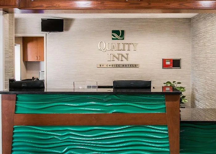 Quality Inn & Suites Warren - Detroit