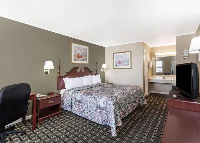 Days Inn By Wyndham Lenoir City