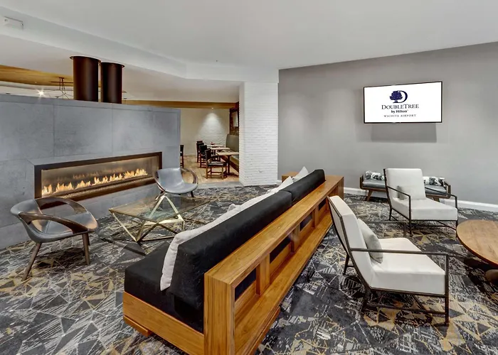 Doubletree By Hilton Wichita Airport Hotel