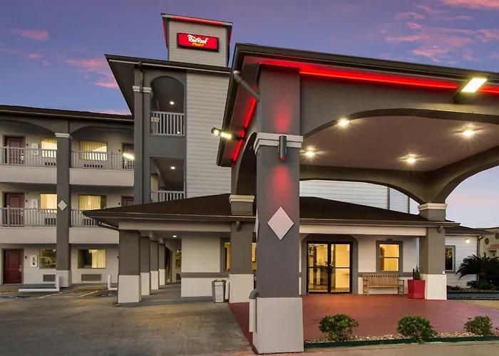 Red Roof Inn Plus + Galveston - Beachfront