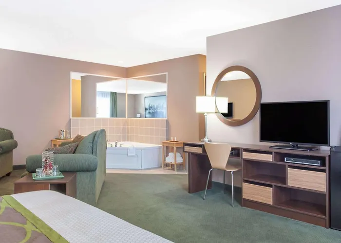 Super 8 By Wyndham Kenora Hotel