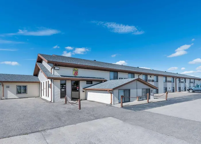 Super 8 By Wyndham Devils Lake