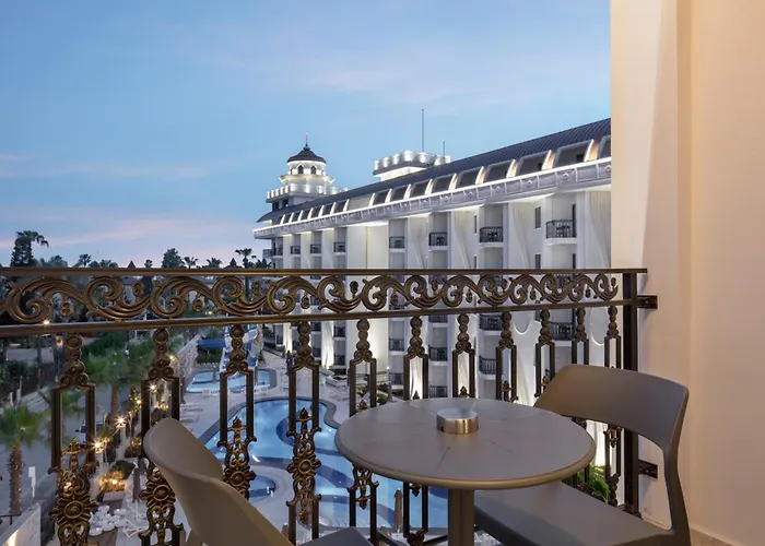 Blue Marlin Deluxe Spa & Resort Konaklı