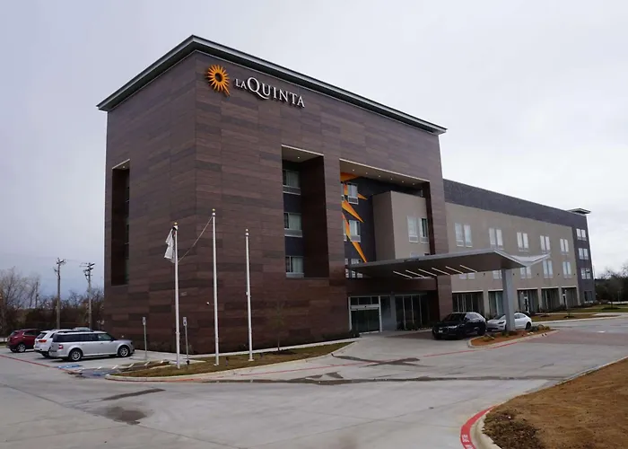 La Quinta Inn & Suites By Wyndham Lewisville