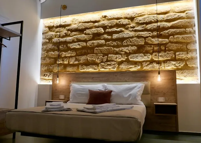 Oneira Rooms