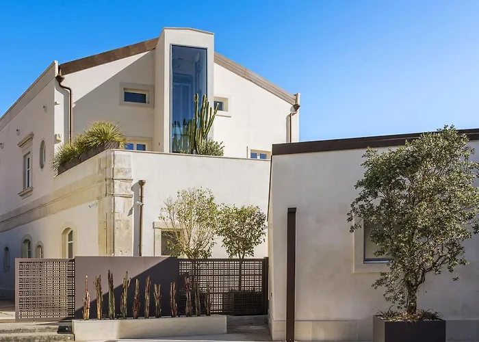 Byssus Suites
