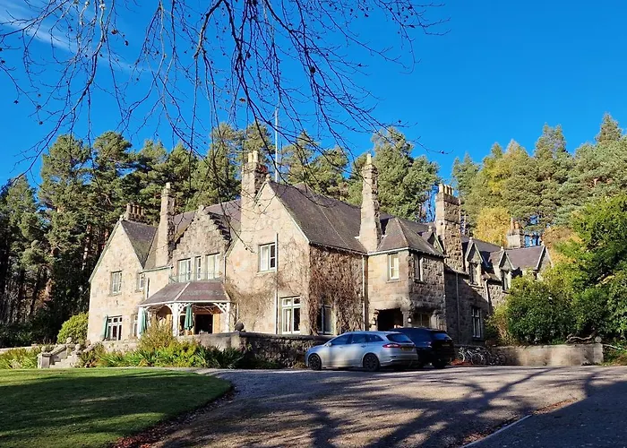 Cambus O' May Traditional Highland Hotel