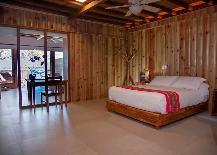 Hotel Punta Faro Isla Mucura