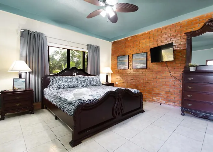 Sea Eye Hotel - Tropical Building