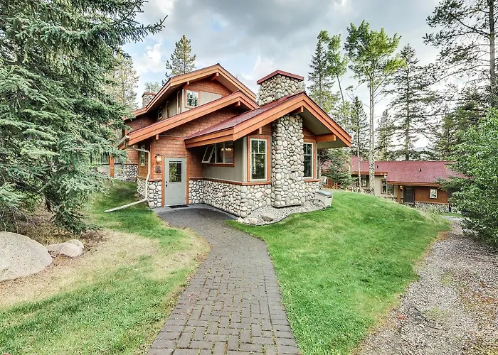 Patricia Lake Bungalows Jasper