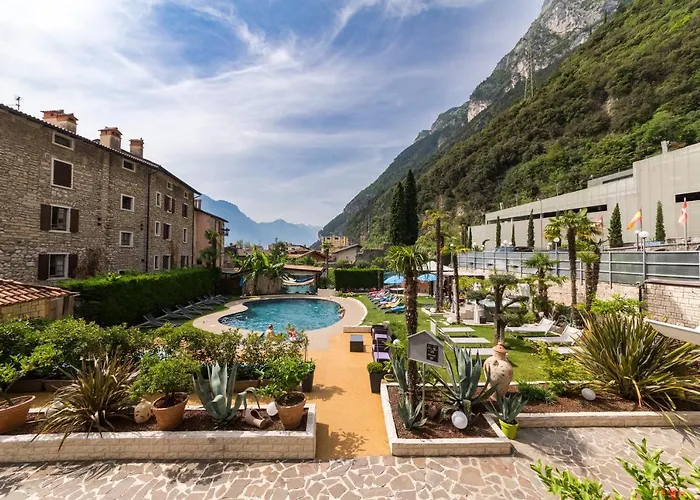 Hotel Canarino Riva del Garda