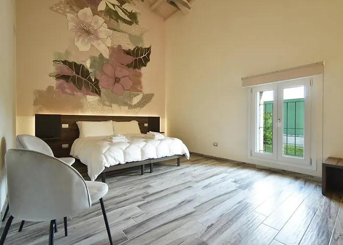 Welc-Om Royal Garden Luxury Rooms