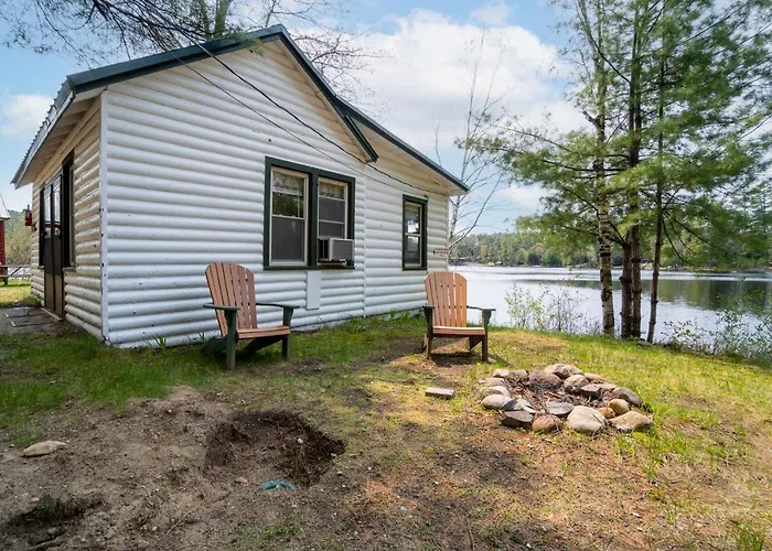 Hide-A-Way Waterfront Cottages