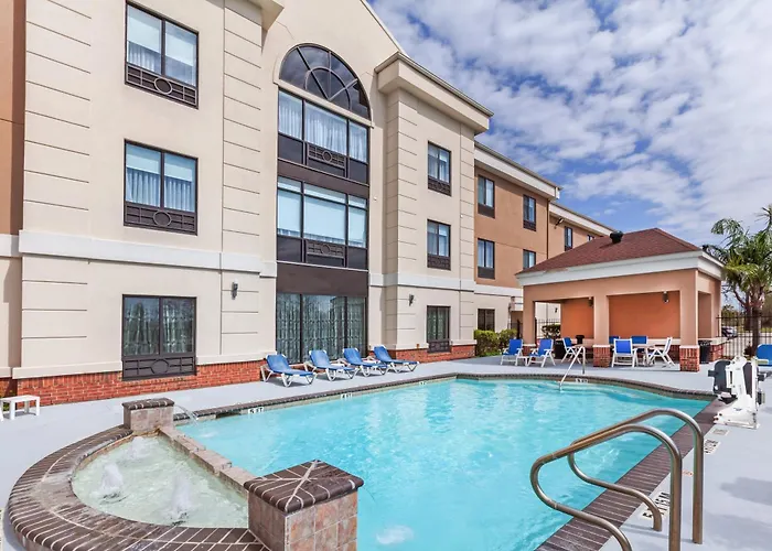 Holiday Inn Express & Suites Houston East By Ihg