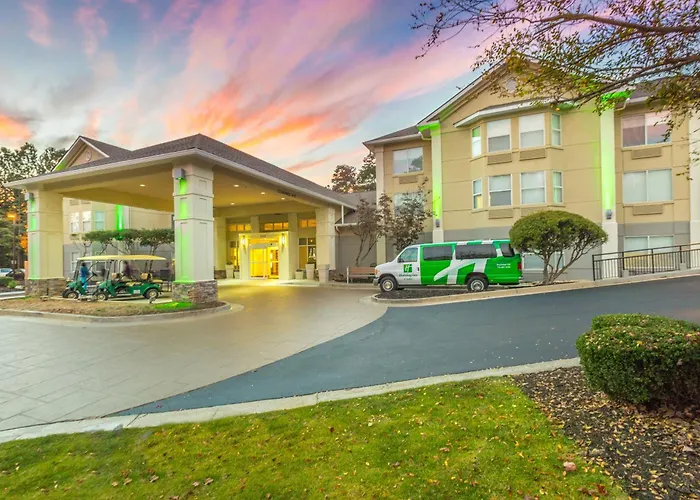 Holiday Inn And Suites By Ihg