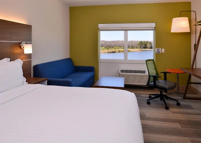 Holiday Inn Express & Suites Trinity By Ihg