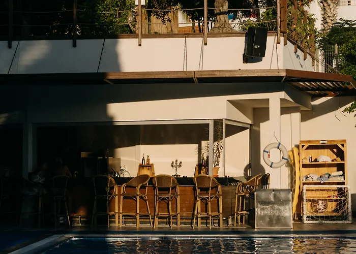Castival Hotel Side