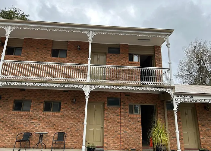 Barrass'S John Bright Motor Inn