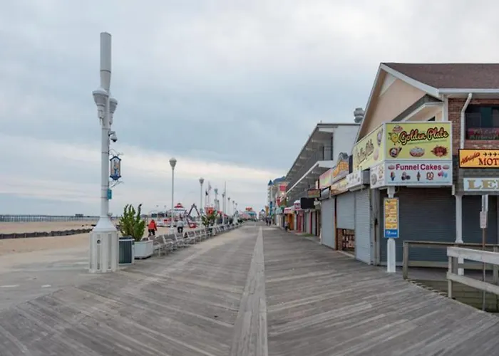Studio W Balcony And Ocean View - Boardwalk One - 203