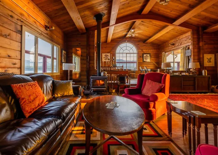 Alert Bay Lodge