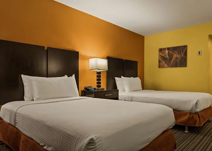 Best Western The Plaza Hotel Honolulu Airport - Free Breakfast