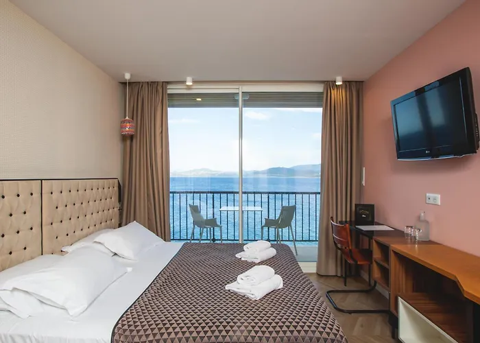 Hotel La Pietra Restaurant&Spa LʼÎle-Rousse