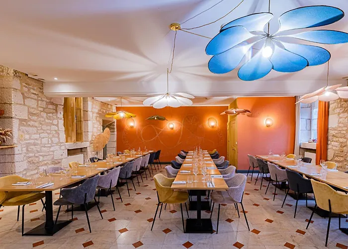 Logis Hostellerie Des Clos Et Restaurant Bistrot Des Grands Crus Et Maison De La Tour Chablis