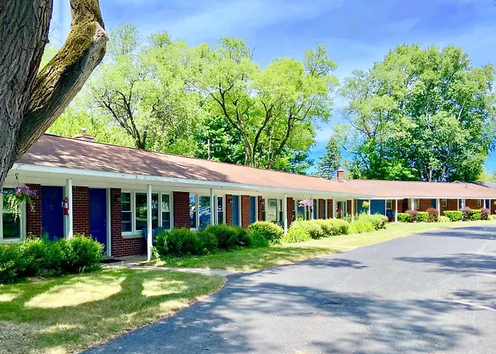 Elk Rapids Lakeshore Inn