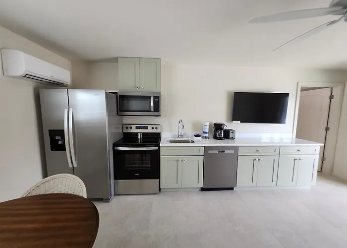 Sunshine Island Inn - Adults Only