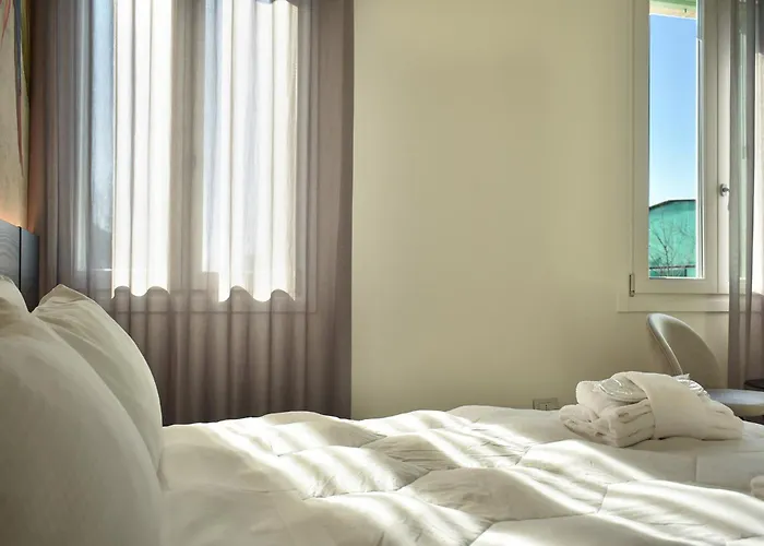 Welc-Om Royal Garden Luxury Rooms