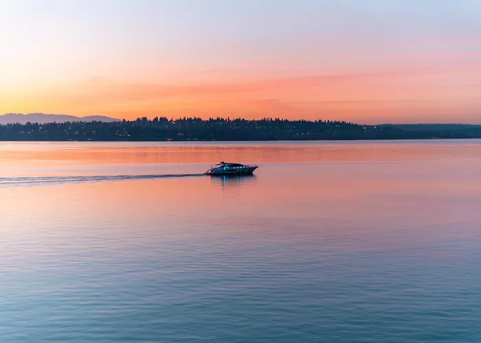 Woodmark & Still Spa On Lake Washington