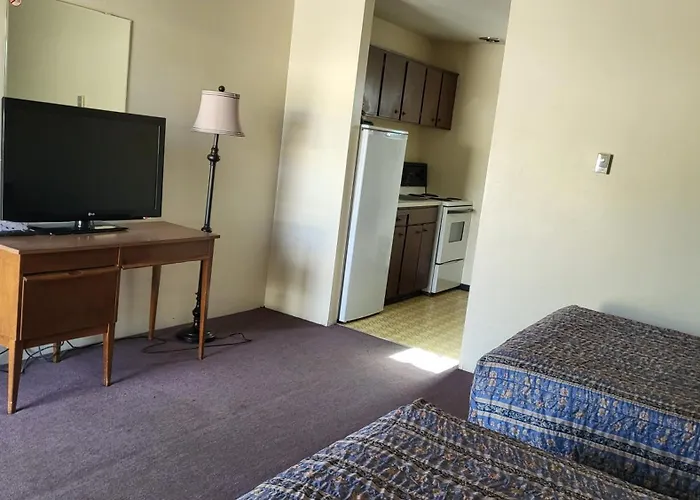 Country Squire Motor Inn