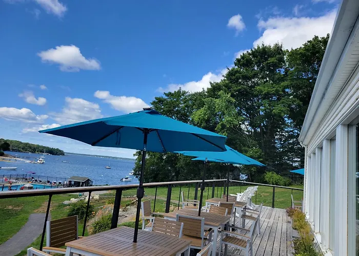 Smuggler'S Cove Inn