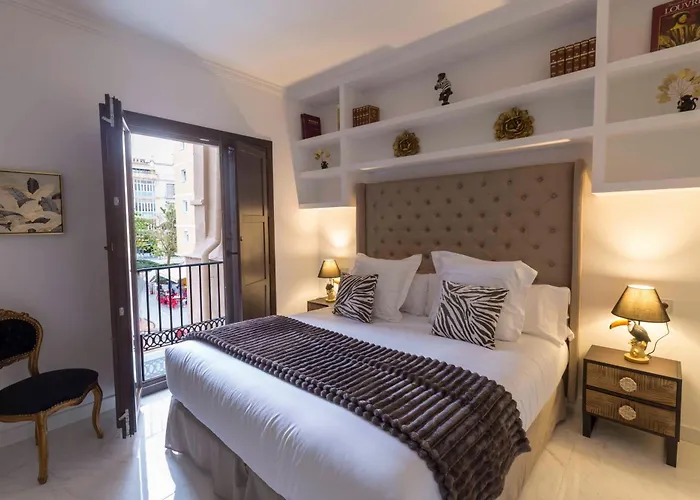 The Clock House - Luxury Urban Suites