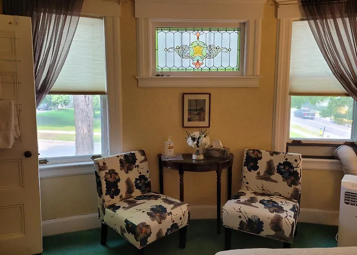 Ruby Manor Bed & Breakfast Gananoque
