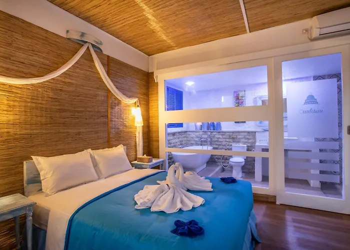 Santorini Beach Resort Gili Trawangan