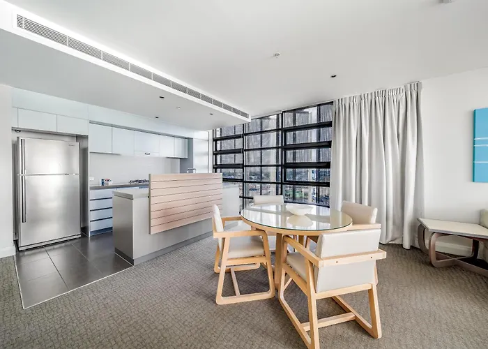 Oaks Redcliffe Mon Komo Suites