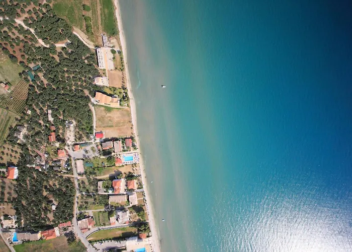 Paradise Elegant Beach Apartments, By Zantewize