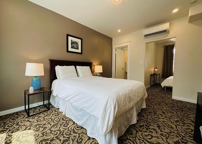 The Edgewater Hotel Avalon