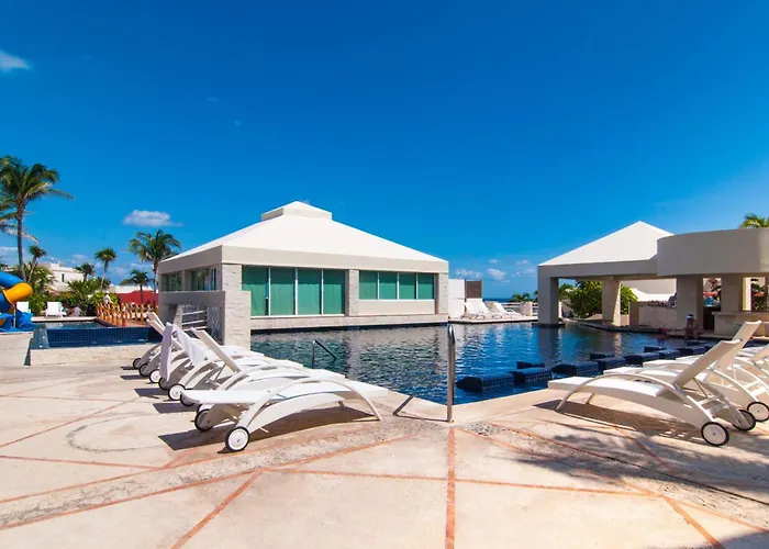 Solymar Condo Beach Resort By Casago