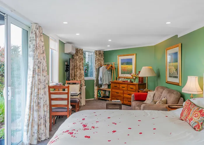 Bayview Valley Lodge Bed & Breakfast