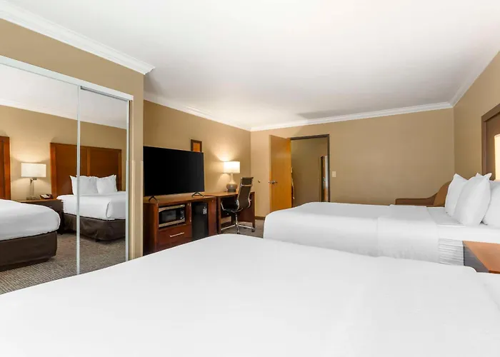 Comfort Inn & Suites Redwood Country