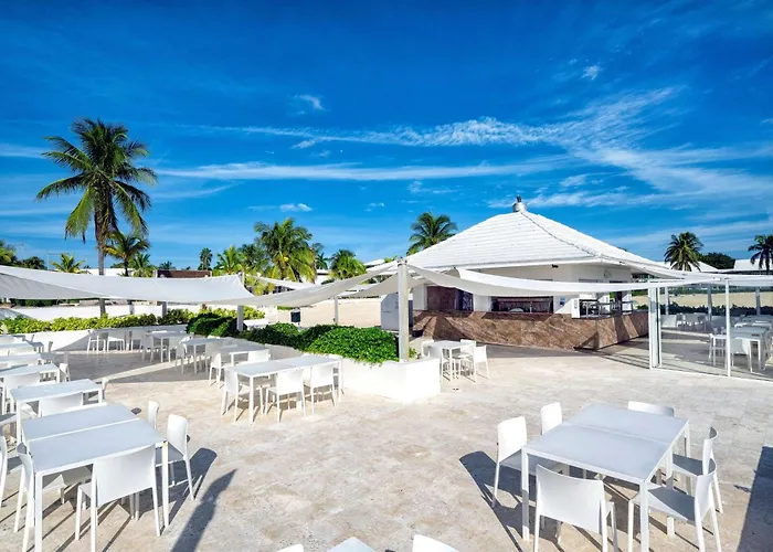 Viva Fortuna Beach By Wyndham, A Trademark All Inclusive Freeport
