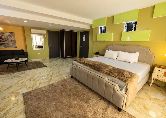 Basha Hotel & Restaurant