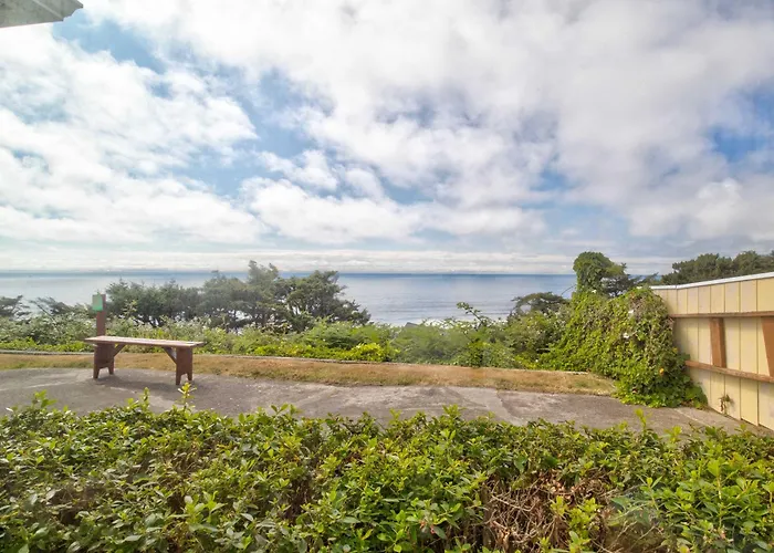Ester Lee Oceanview Inn