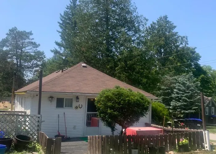 Woodland Cedars Family Cottage Resort