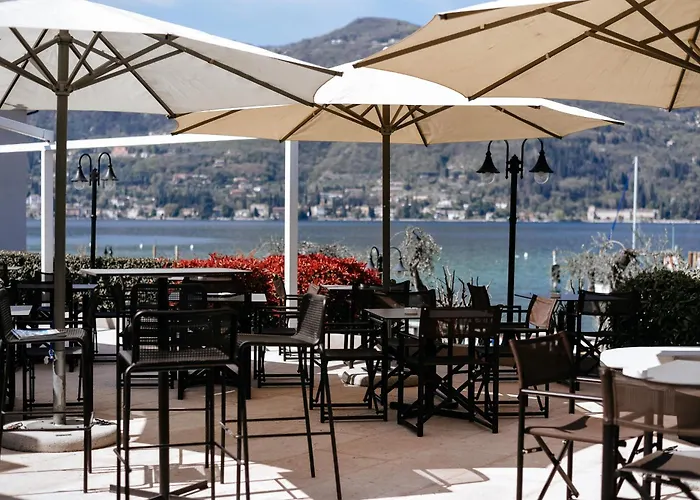 Bella Hotel & Restaurant With Private Dock For Mooring Boats San Felice del Benaco