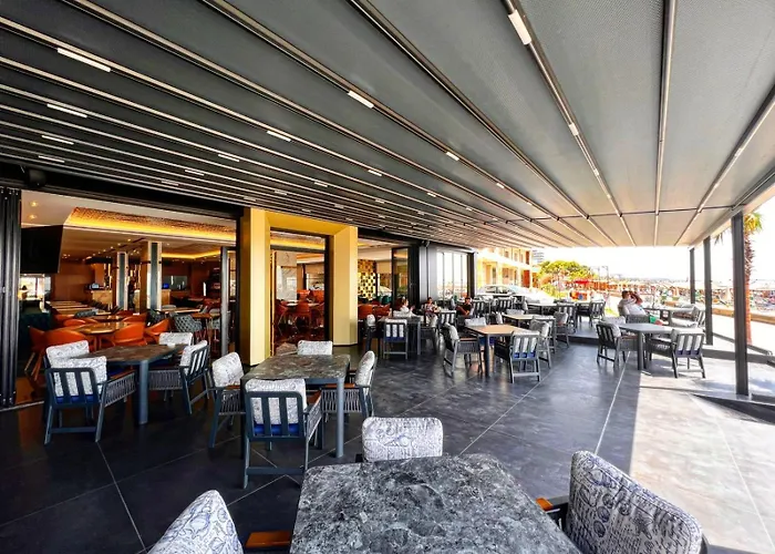 Hotel Leon - Beach Front Shëngjin