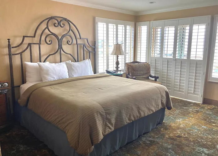 Blue Dolphin Inn Cambria