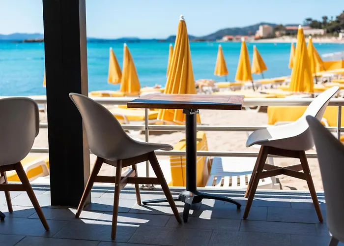 Roc Hotel - Hotel 4 Etoiles Les Pieds Dans L'Eau Le Lavandou